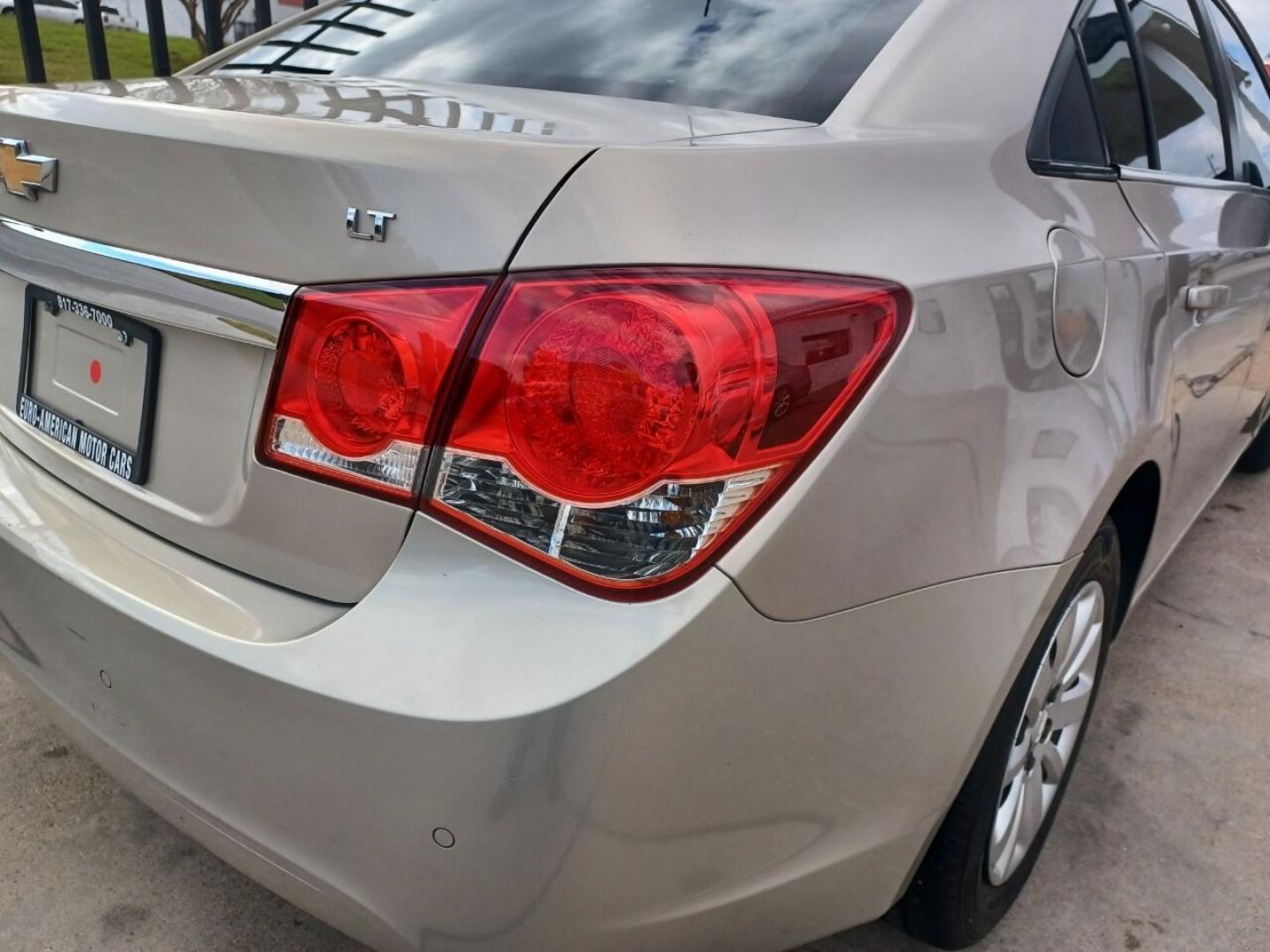 2011 GOLD /BLACK Chevrolet Cruze 1LT (1G1PF5S96B7) with an 1.4L L4 DOHC 16V TURBO engine, 6-Speed Manual transmission, located at 2001 E. Lancaster, Ft. Worth, 76103, (817) 336-7000, 32.746181, -97.301018 - Photo#5